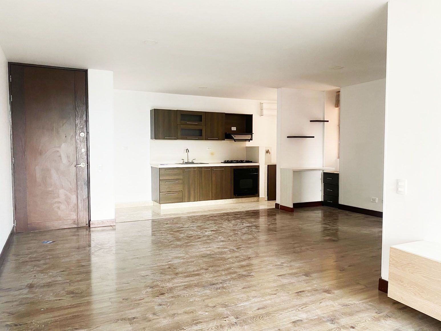 Apartamento en arriendo Antioquia Envigado La Inmaculada 90 m2 Habitaciones 3 Baños 2 Garajes 2 Precio $3450000