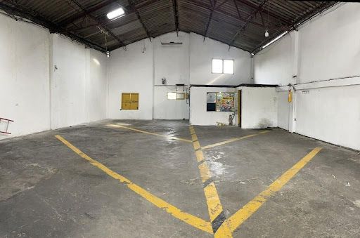 Bodega en venta Risaralda Pereira El Plumon Alto 250 m2 Habitaciones 0 Baños 2 Garajes 6 Precio $1050000000