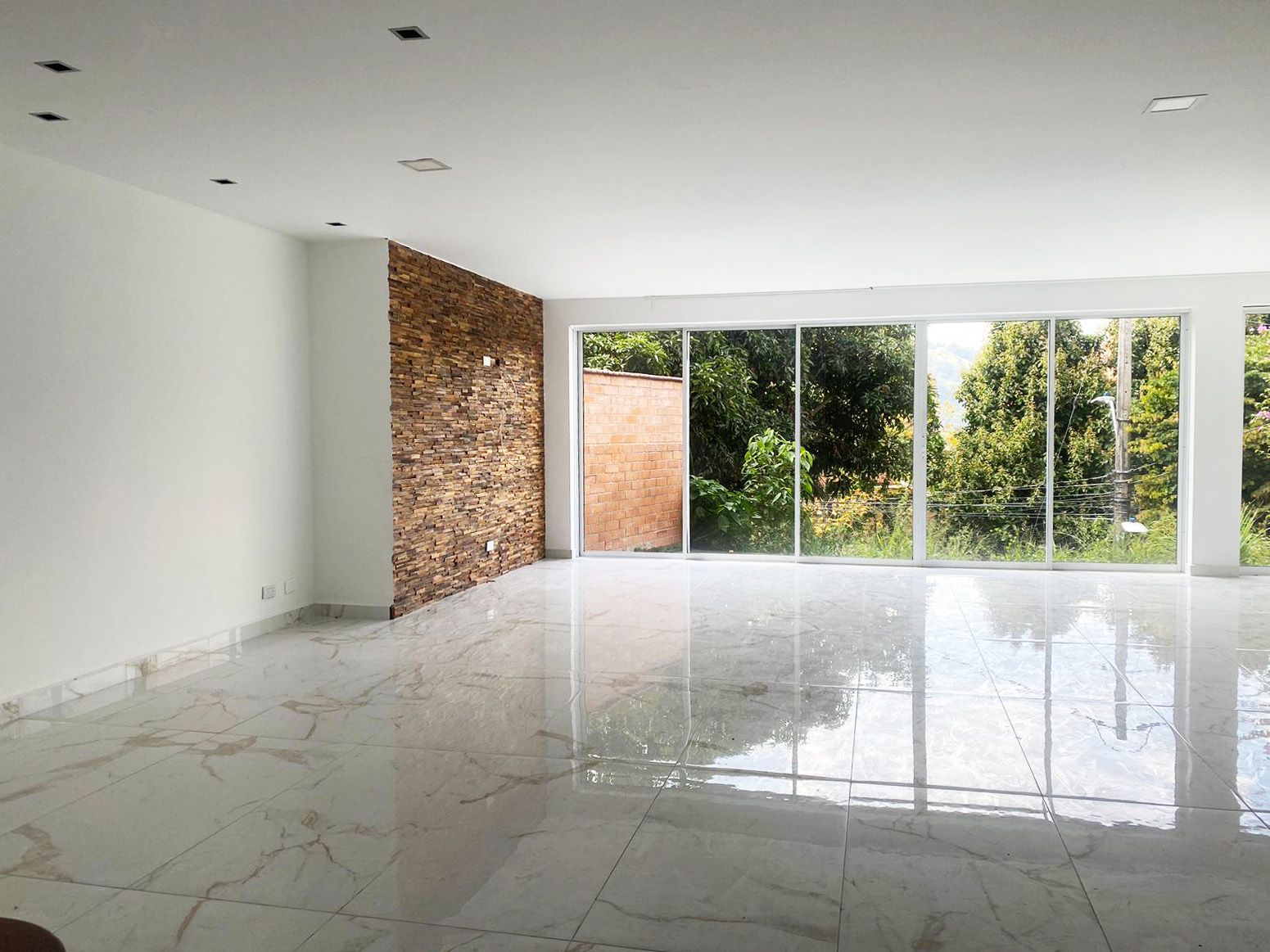 Casa en arriendo Antioquia Envigado Envigado 250 m2 Habitaciones 4 Baños 6 Garajes 3 Precio $10400000