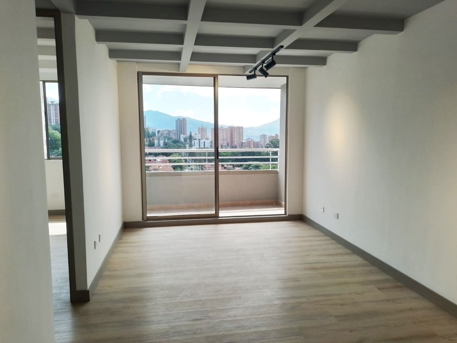 Apartamento en arriendo Antioquia Medellín Los Naranjos 60 m2 Habitaciones 2 Baños 2 Garajes 2 Precio $4200000