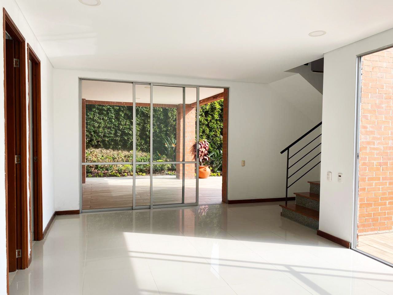 Casa en arriendo Antioquia Envigado Zúñiga 248 m2 Habitaciones 4 Baños 13 Garajes 5 Precio $11500000