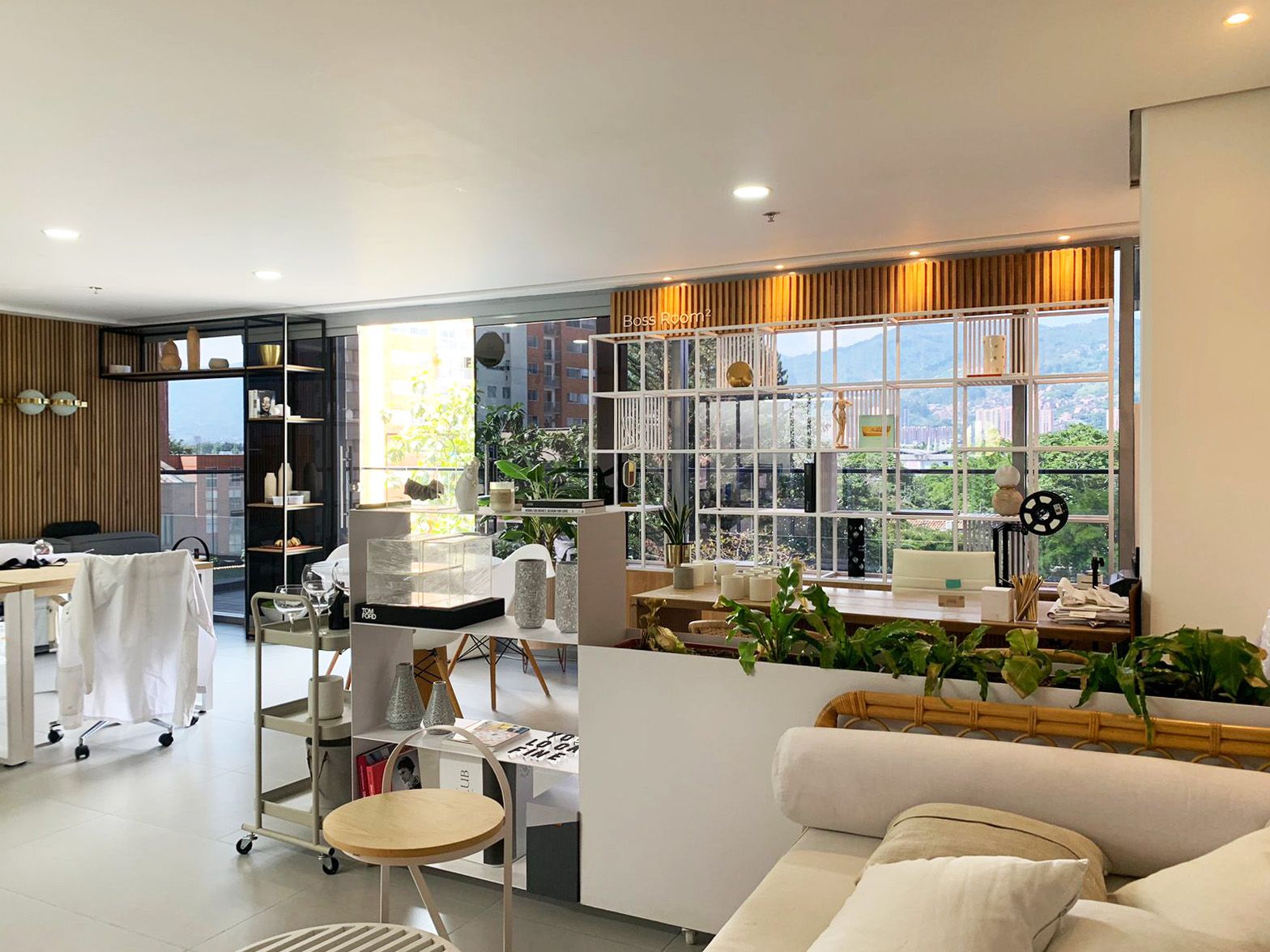 Oficina en arriendo o venta Antioquia Medellín Santa Maria De Los Angeles 50 m2 Habitaciones 0 Baños 10 Garajes 2 Precio venta $720000000 Precio arriendo $5000000