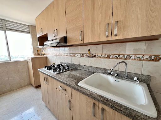 Apartamento en arriendo Antioquia Medellín Loma De Los Bernal 95 m2 Habitaciones 3 Baños 2 Garajes 2 Precio $2700000