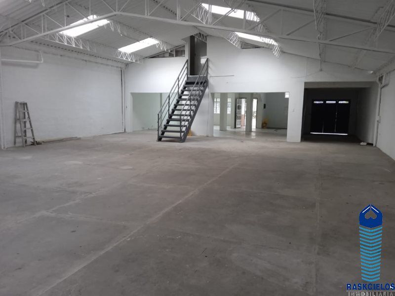 Bodega en arriendo Antioquia Medellín La Castellana 300 m2 Habitaciones 0 Baños 4 Garajes 2 Precio $17000000