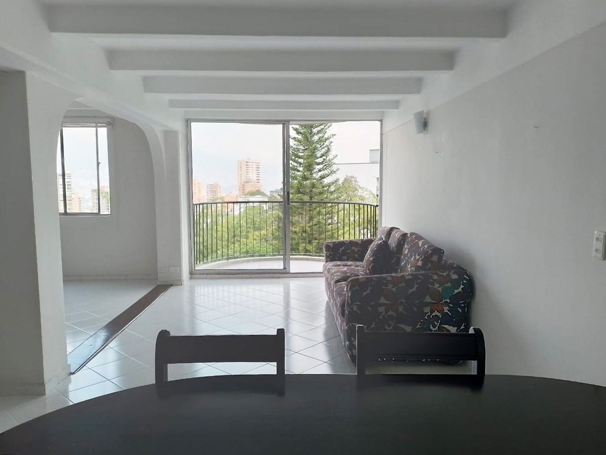 Apartamento en arriendo Antioquia Medellín Los Naranjos 90 m2 Habitaciones 2 Baños 2 Garajes 2 Precio $4000000