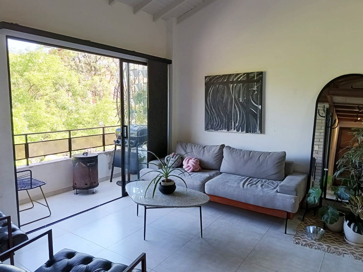 Apartamento en arriendo Antioquia Medellín Laureles 65 m2 Habitaciones 2 Baños 2 Garajes 2 Precio $5600000