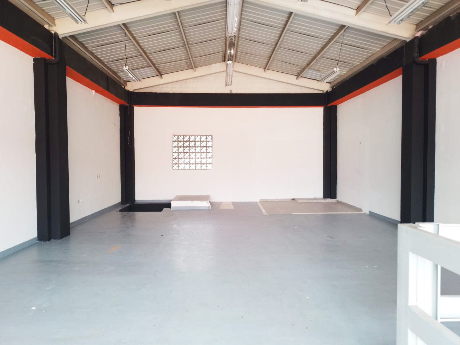Bodega en arriendo o venta Antioquia Medellín Colombia 390 m2 Habitaciones 0 Baños 4 Garajes 1 Precio venta $2100000000 Precio arriendo $13500000