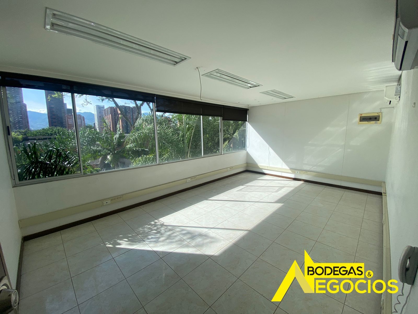 Oficina en arriendo Antioquia Medellín Villa Carlota 30 m2 Habitaciones 0 Baños 0 Garajes 2 Precio $2800000