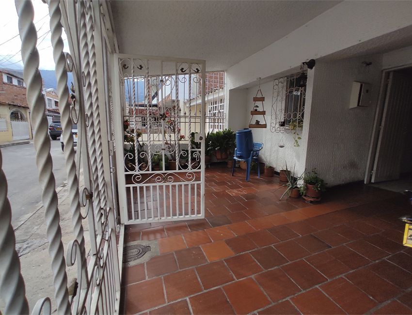 Casa en venta Santander Girón Rincon De Girón 120 m2 Habitaciones 5 Baños 2 Garajes 2 Precio $300000000