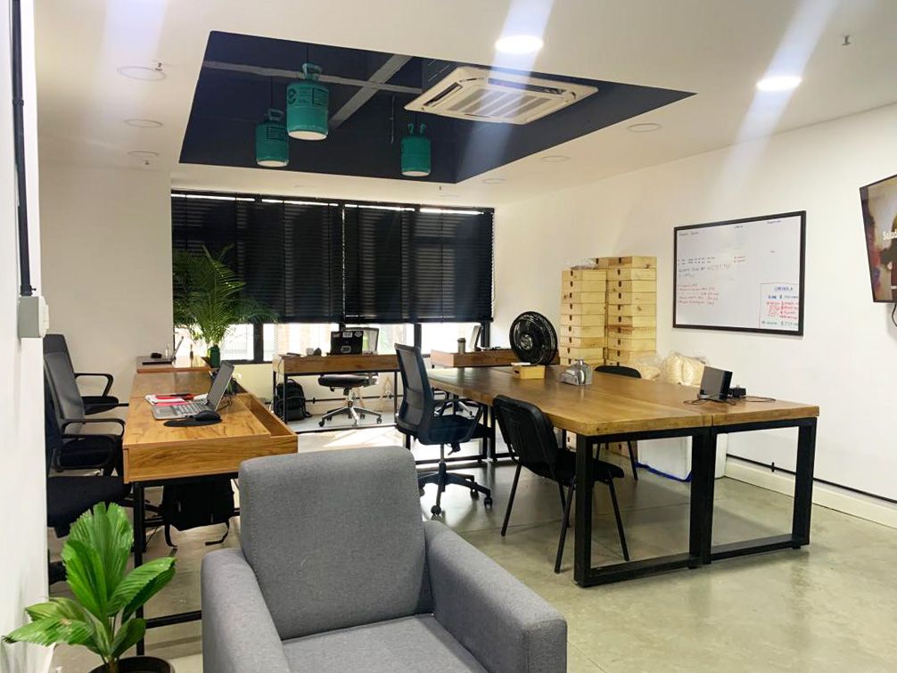Oficina en venta Antioquia Medellín Manila 50 m2 Habitaciones 0 Baños 0 Garajes 2 Precio $665000000