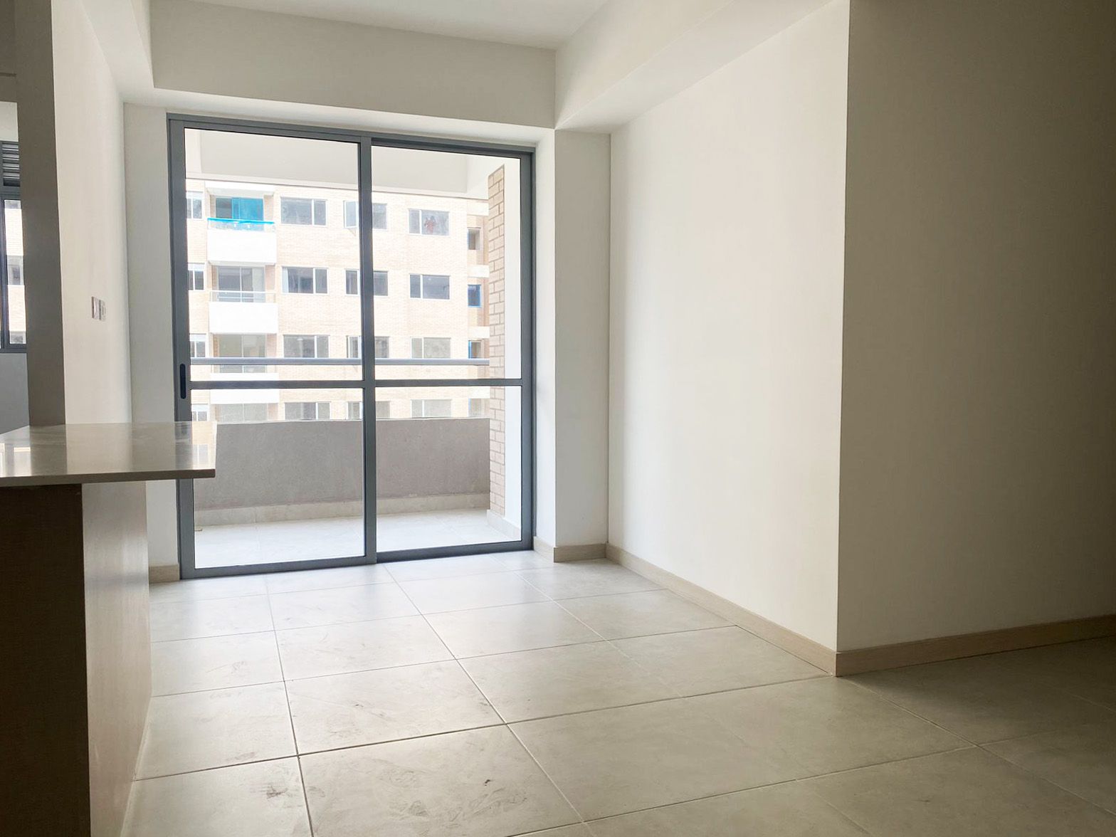 Apartamento en arriendo Antioquia Envigado Jardines 72 m2 Habitaciones 3 Baños 2 Garajes 2 Precio $3950000