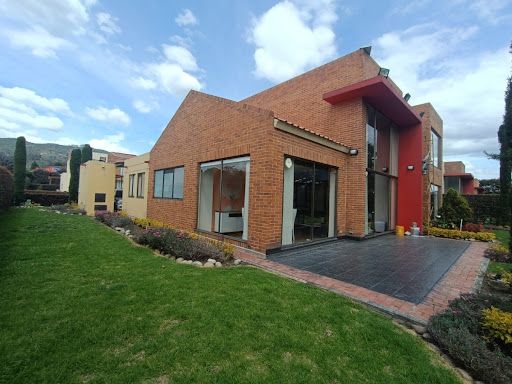 Casa en venta Cundinamarca Cota Cota 299 m2 Habitaciones 3 Baños 6 Garajes 5 Precio $2500000000