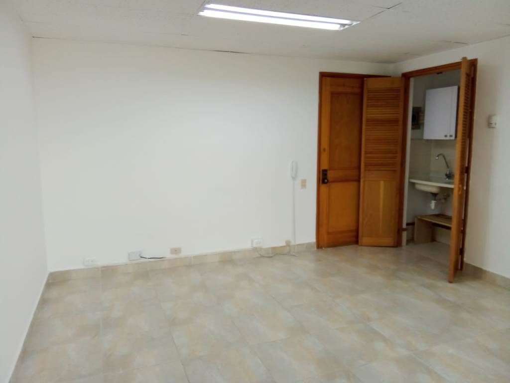 Oficina en arriendo Antioquia Medellín Manila 37 m2 Habitaciones 0 Baños 0 Garajes 2 Precio $2800000
