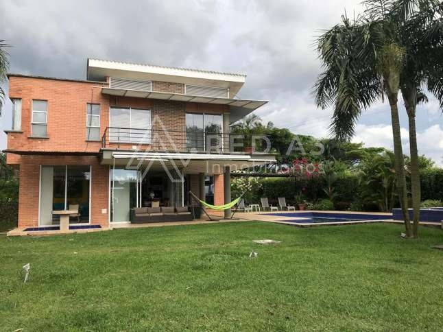 Casa en venta Risaralda Pereira Pereira 375 m2 Habitaciones 5 Baños 8 Garajes 12 Precio $1450000000