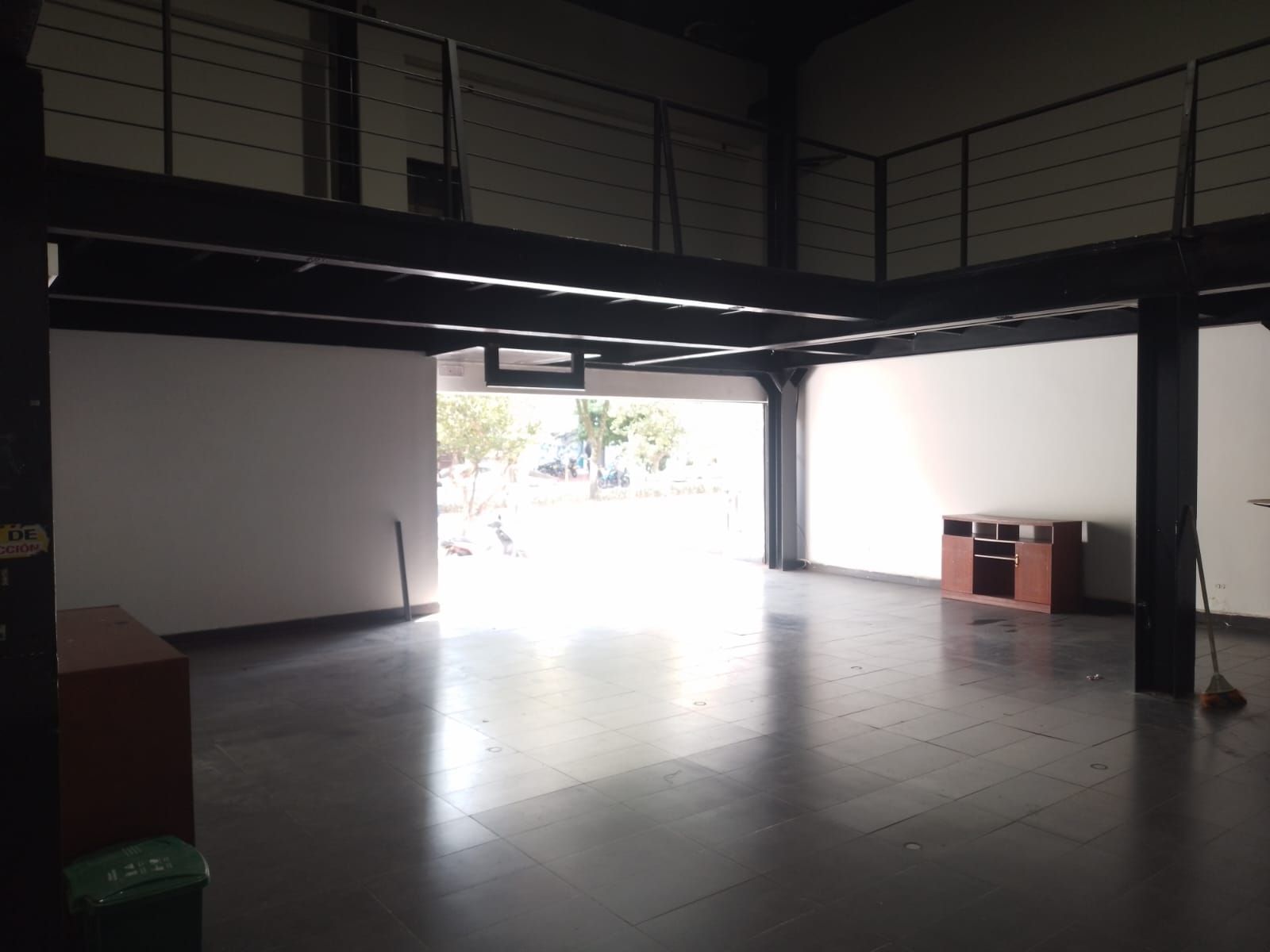 Local en arriendo Antioquia Medellín Laureles 220 m2 Habitaciones 0 Baños 13 Garajes 1 Precio $13800000