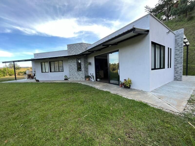 Finca en venta Antioquia Marinilla Marinilla 150 m2 Habitaciones 3 Baños 2 Garajes 3 Precio $800000000