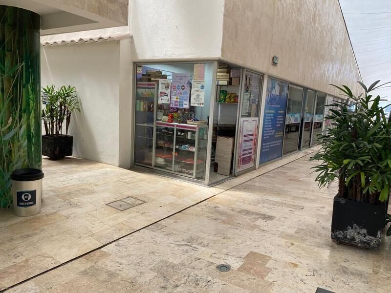 Local en venta Antioquia La Ceja Centro 15 m2 Habitaciones 0 Baños 10 Garajes 1 Precio $230000000