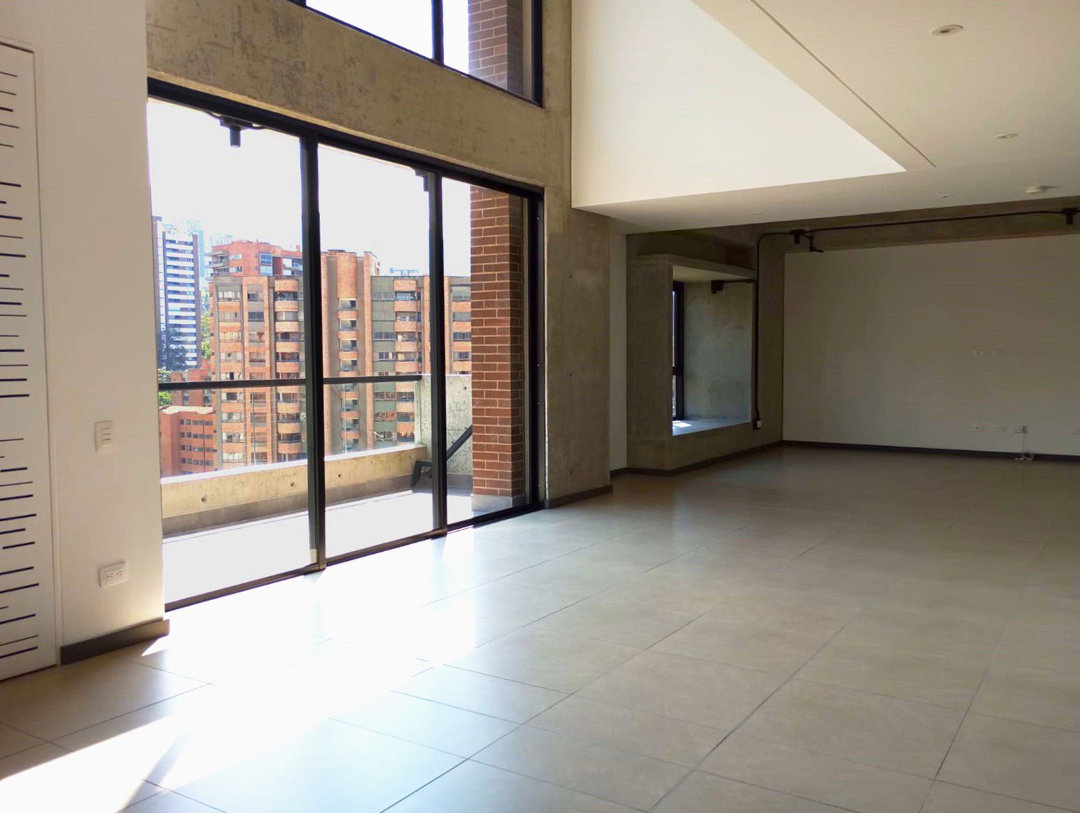 Apartamento en arriendo o venta Antioquia Medellín Alejandria 170 m2 Habitaciones 2 Baños 4 Garajes 4 Precio venta $1910000000 Precio arriendo $15450000
