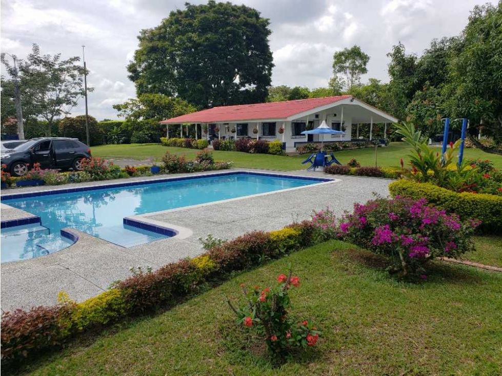 Finca en venta Risaralda Pereira Mirador De Batara 247 m2 Habitaciones 4 Baños 4 Garajes 6 Precio $1100000000