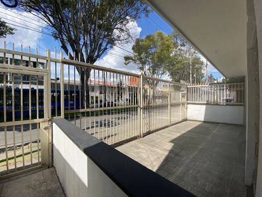 Edificio en venta Cundinamarca Bogotá San Luis 271 m2 Habitaciones 9 Baños 3 Garajes 3 Precio $980000000