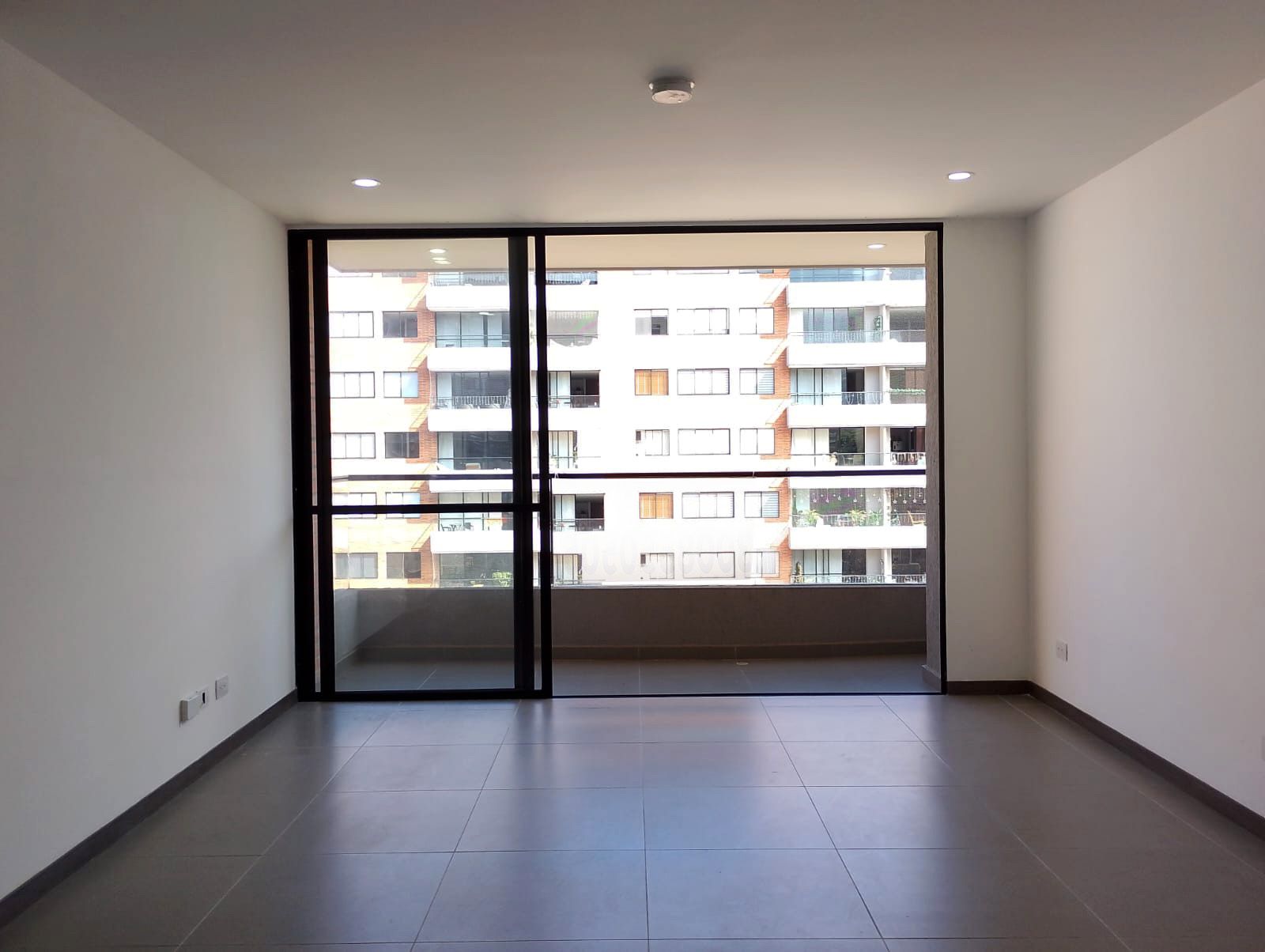 Apartamento en arriendo Antioquia Envigado Colina Campestre 62 m2 Habitaciones 1 Baños 2 Garajes 2 Precio $3600000