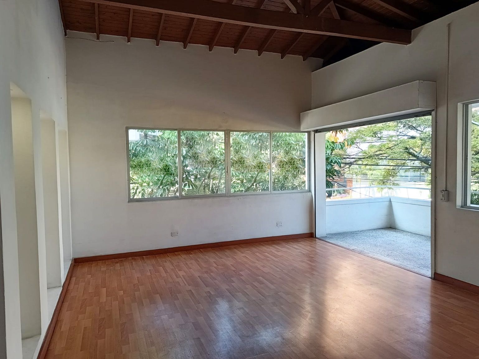Local en arriendo Antioquia Medellín Laureles 200 m2 Habitaciones 0 Baños 2 Garajes 1 Precio $8100000