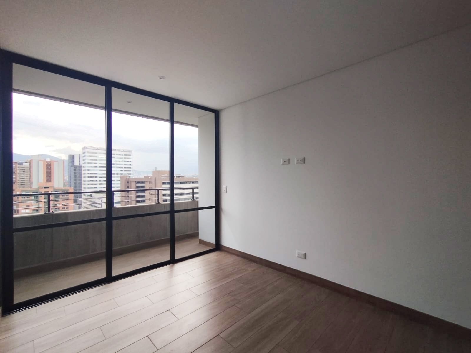 Apartamento en arriendo Antioquia Medellín Simesa 90 m2 Habitaciones 2 Baños 4 Garajes 2 Precio $5300000