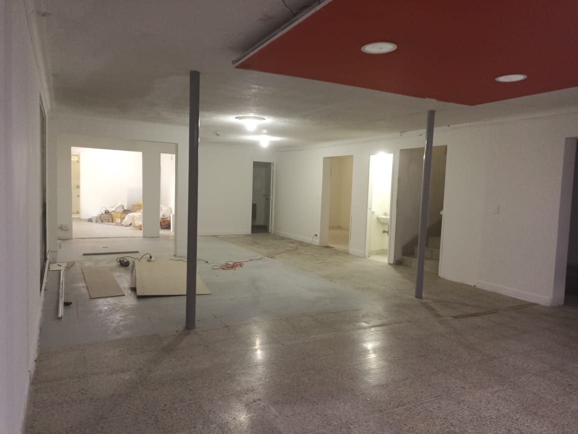 Oficina en arriendo Antioquia Medellín Rosales 250 m2 Habitaciones 0 Baños 6 Garajes 2 Precio $12000000