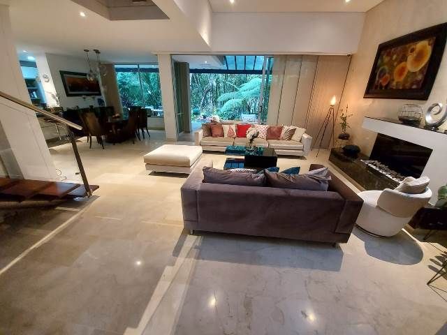 Casa en arriendo o venta Antioquia Envigado Loma Del Atravesado 350 m2 Habitaciones 3 Baños 6 Garajes 7 Precio venta $2800000000 Precio arriendo $19500000