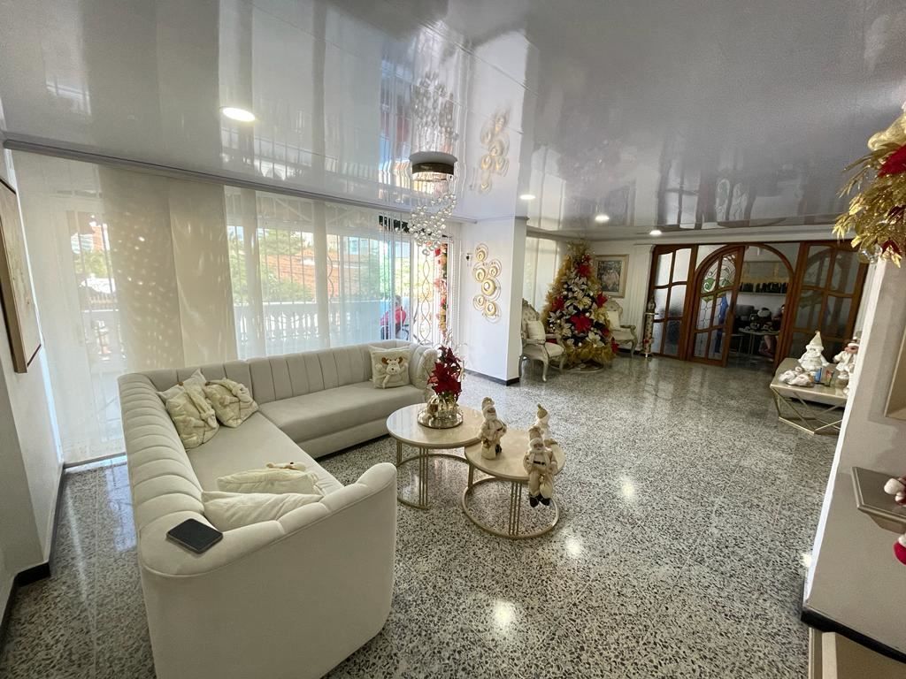 Casa en venta Atlántico Barranquilla La Cumbre 600 m2 Habitaciones 4 Baños 8 Garajes 5 Precio $1100000000