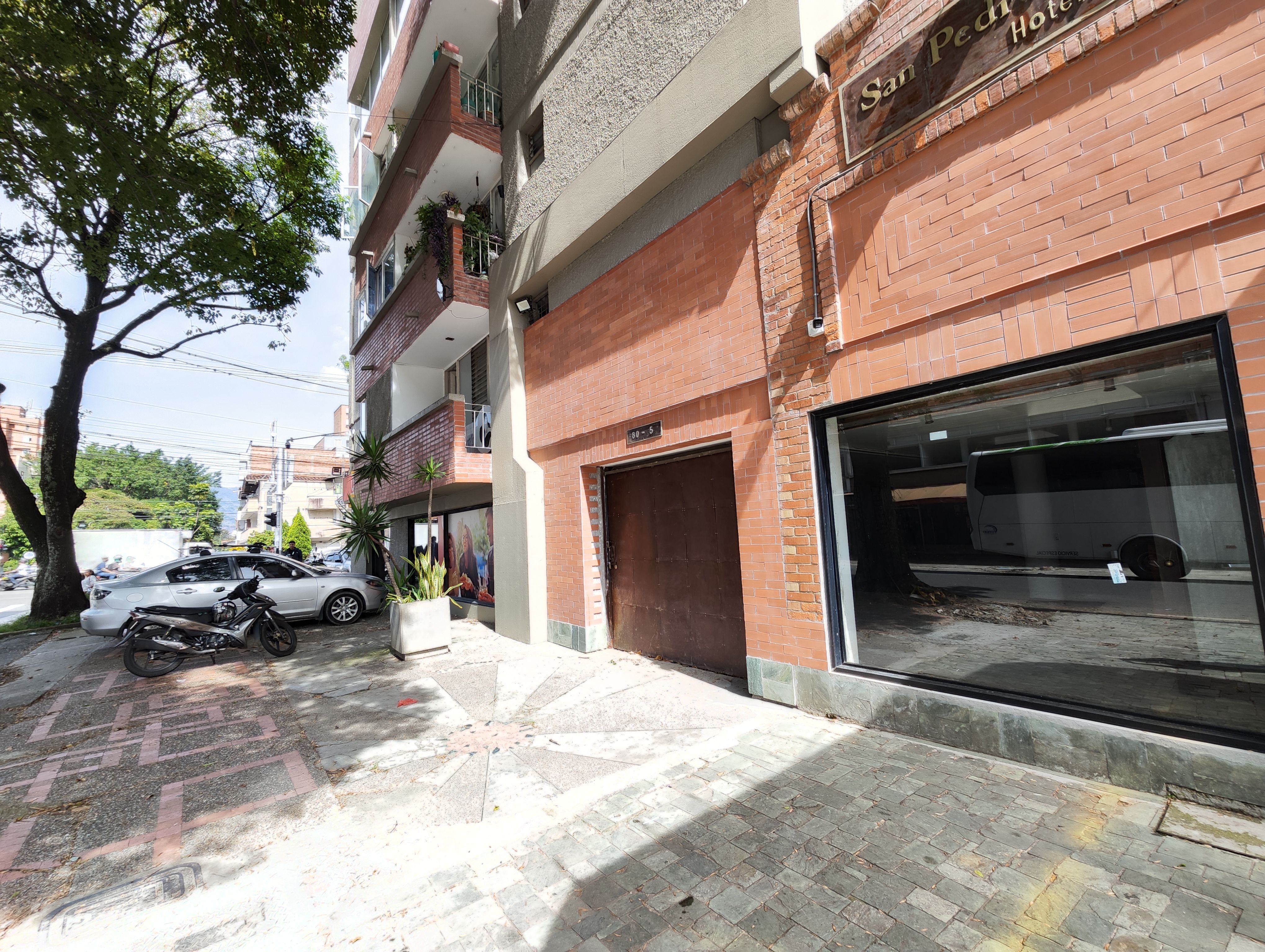 Local en arriendo Antioquia Medellín La Floresta 140 m2 Habitaciones 0 Baños 1 Garajes 0 Precio $9800000