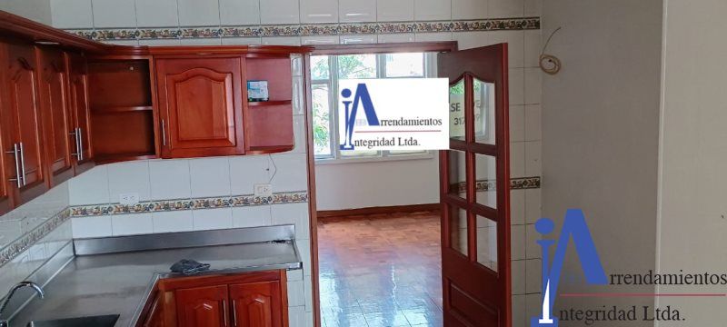 Casa en venta Antioquia Medellín El Nogal- Los Almendros 216 m2 Habitaciones 5 Baños 3 Garajes 1 Precio $670000000