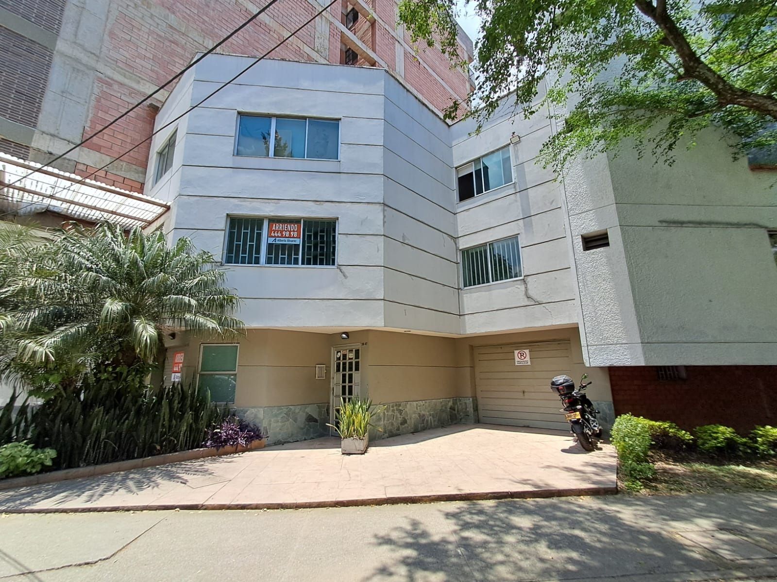 Oficina en arriendo Antioquia Medellín Los Conquistadores 38 m2 Habitaciones 0 Baños 1 Garajes 0 Precio $2800000