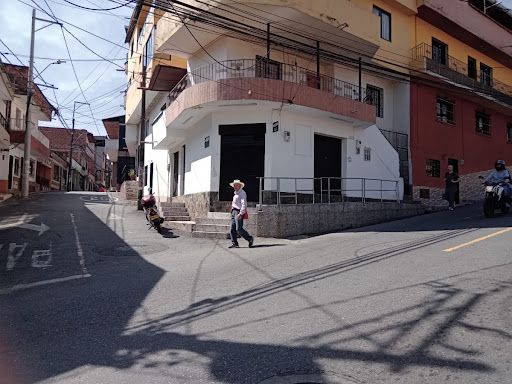 Local en arriendo Antioquia La Estrella El Pedrero 30 m2 Habitaciones 0 Baños 1 Garajes 0 Precio $2500000