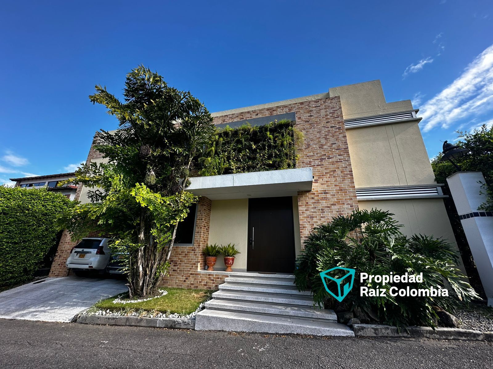 Casa en venta Tolima Ibagué Picaleña 358 m2 Habitaciones 4 Baños 6 Garajes 3 Precio $1350000000