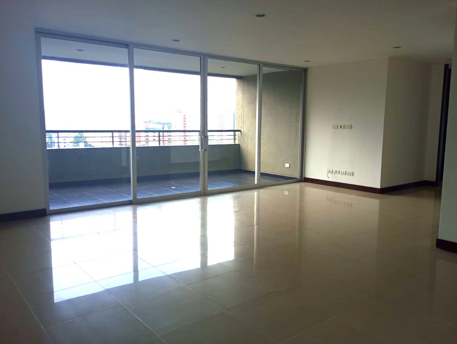 Apartamento en arriendo Antioquia Medellín La Florida 137 m2 Habitaciones 2 Baños 4 Garajes 3 Precio $5200000
