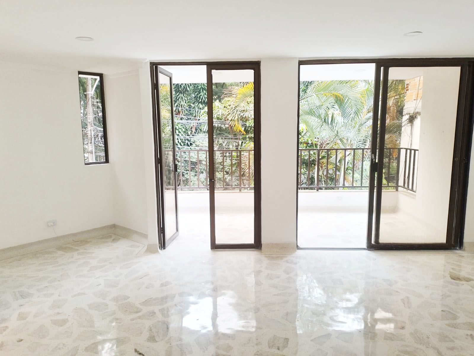 Apartamento en arriendo Antioquia Medellín Los Colores 140 m2 Habitaciones 3 Baños 4 Garajes 2 Precio $4600000