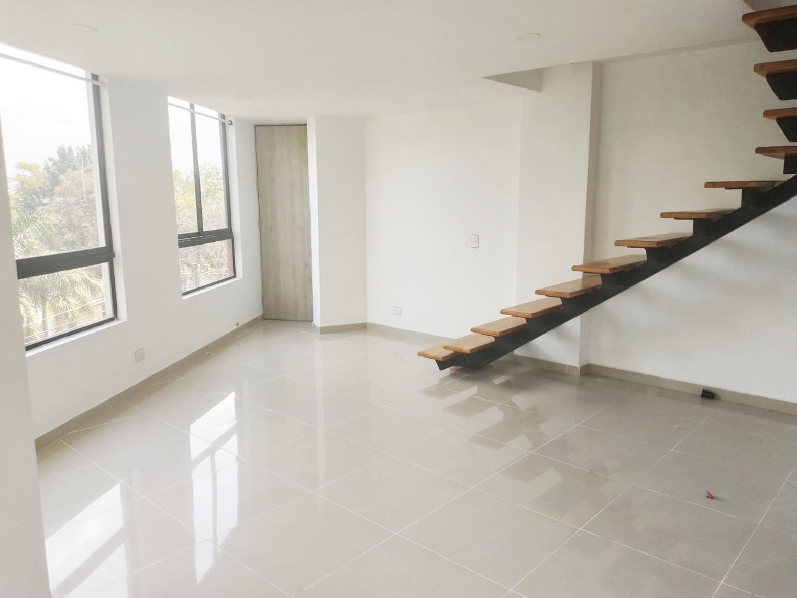 Apartamento en arriendo Antioquia Medellín Santa Teresita 80 m2 Habitaciones 2 Baños 2 Garajes 2 Precio $2600000