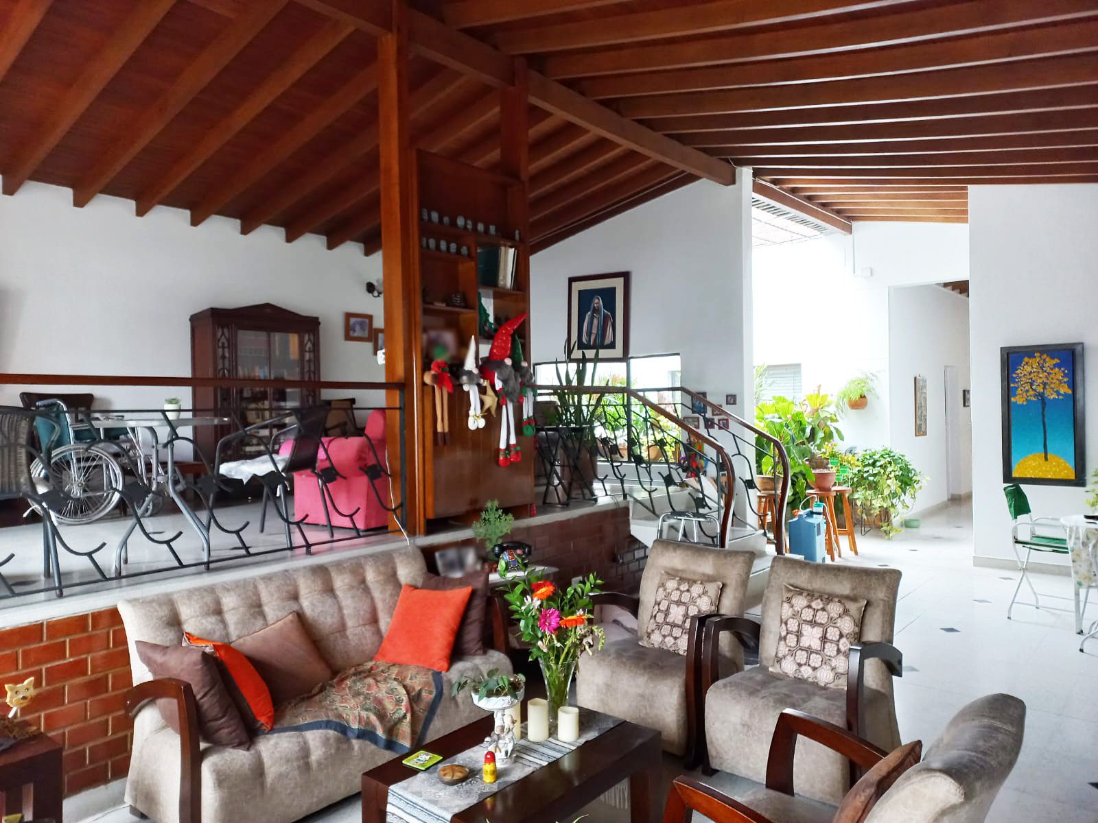 Oficina en arriendo Antioquia Medellín El Nogal- Los Almendros 280 m2 Habitaciones 0 Baños 4 Garajes 2 Precio $8000000