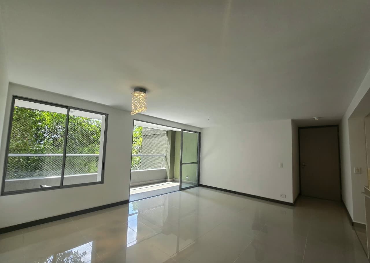 Apartamento en arriendo Antioquia Medellín Loma De Los Bernal 103 m2 Habitaciones 3 Baños 4 Garajes 3 Precio $5350000