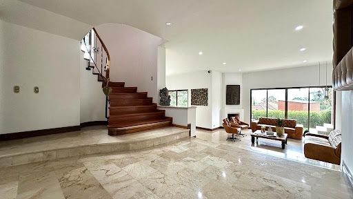 Casa en arriendo Antioquia Medellín San Lucas 372 m2 Habitaciones 4 Baños 13 Garajes 5 Precio $18000000