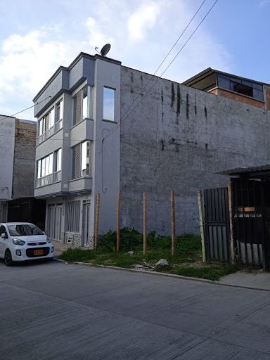 Edificio en venta Caldas Chinchiná La Paz 110 m2 Habitaciones 8 Baños 4 Garajes 2 Precio $750000000