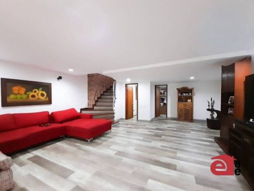 Casa en arriendo Antioquia Envigado El Chocho 300 m2 Habitaciones 3 Baños 5 Garajes 2 Precio $11000000
