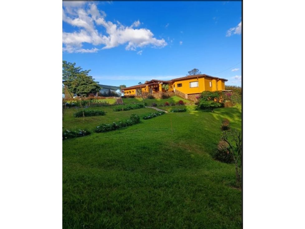 Finca en arriendo o venta Antioquia Medellín La Esperanza 400 m2 Habitaciones 3 Baños 6 Garajes 22 Precio venta $1400000000 Precio arriendo $5800000