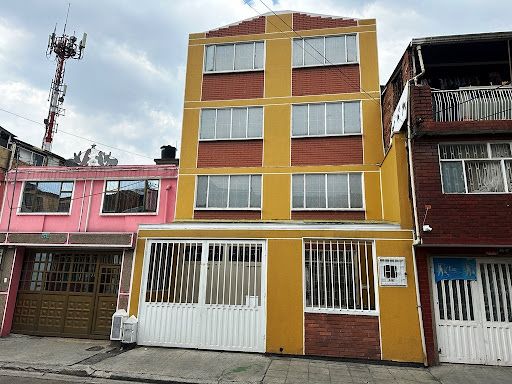 Casa en venta Cundinamarca Bogotá Ub 1 De Mayo 322 m2 Habitaciones 9 Baños 4 Garajes 3 Precio $850000000