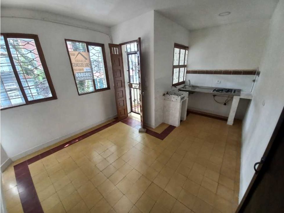 Apartamento en arriendo Antioquia Medellín Prado 58 m2 Habitaciones 3 Baños 0 Garajes 1 Precio $1650000