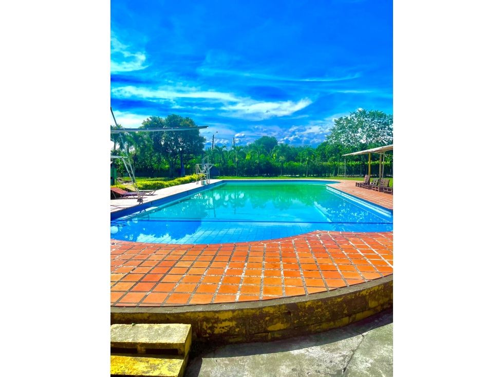 Finca en venta Valle Del Cauca Tuluá Tuluá 350 m2 Habitaciones 0 Baños 10 Garajes 1 Precio $1000000000