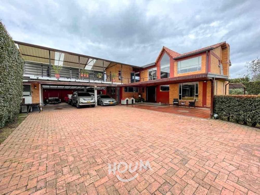 Casa en venta Cundinamarca Chía Los Cedros 450 m2 Habitaciones 4 Baños 6 Garajes 6 Precio $1580000000