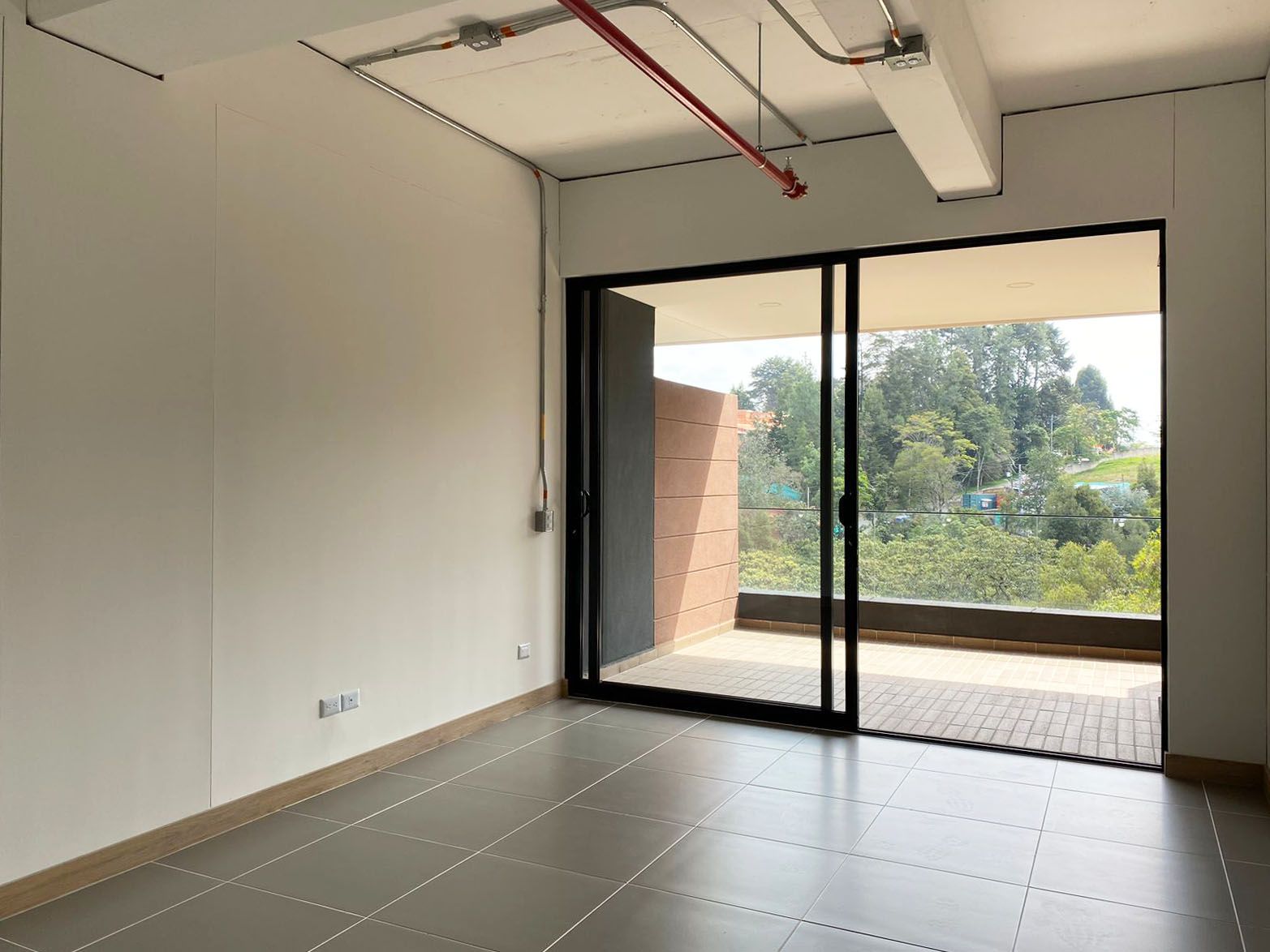 Oficina en arriendo Antioquia Envigado Envigado 116 m2 Habitaciones 0 Baños 2 Garajes 3 Precio $10000000