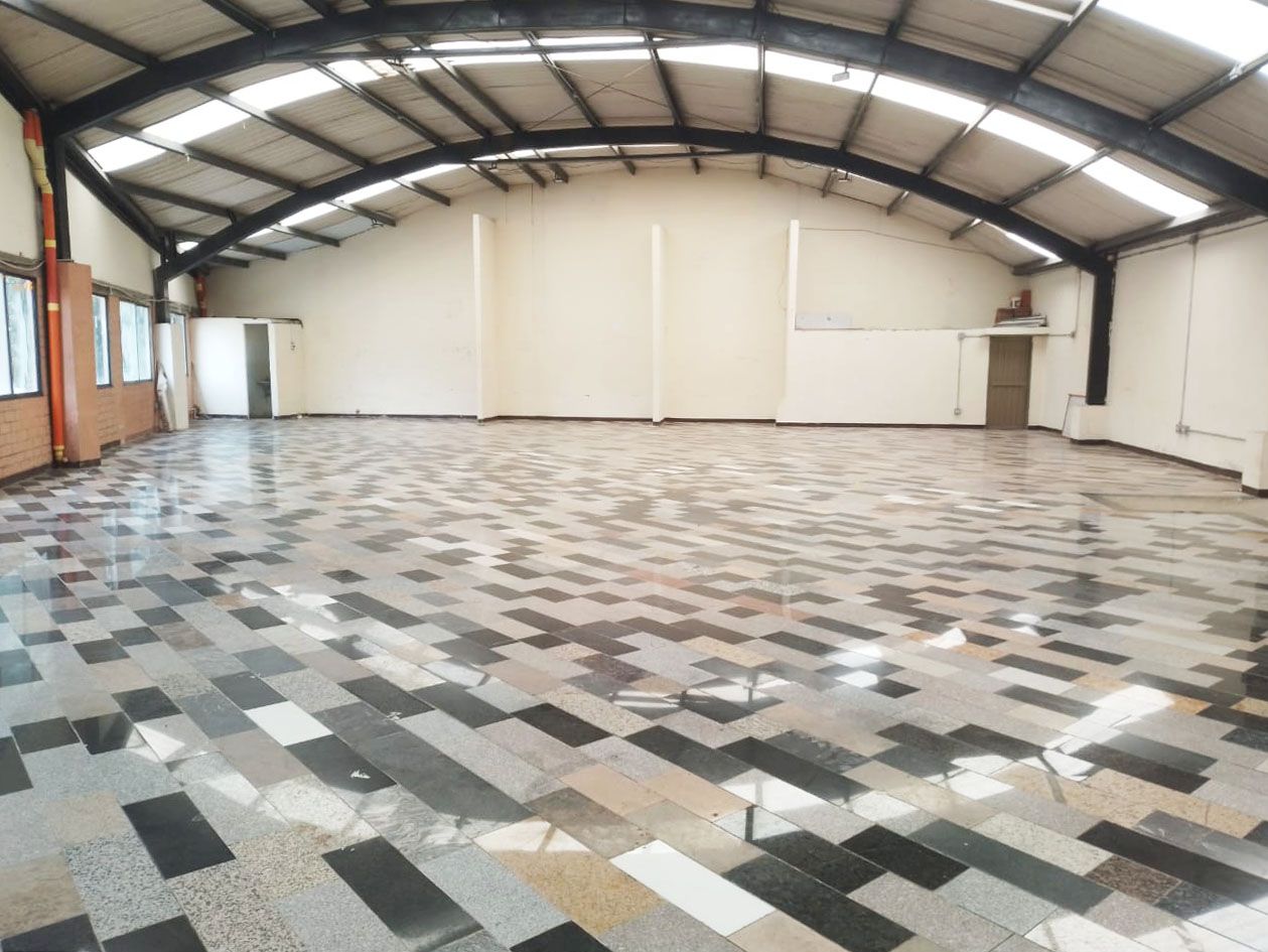 Bodega en arriendo Antioquia Medellín San Diego 360 m2 Habitaciones 0 Baños 2 Garajes 1 Precio $8300000